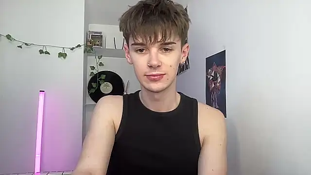 Snapshot of YourMilkyGuy chatting on May 2026 04:04:01 PM YourMilkyGuy online show from May 2026 04:04:01 PM