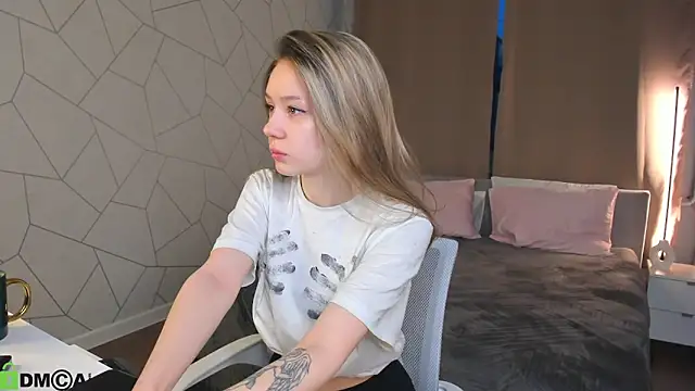 Snapshot of Mini_Allice chatting on February 2026 01:22:02 AM Mini Allice online show from February 2026 01:22:02 AM