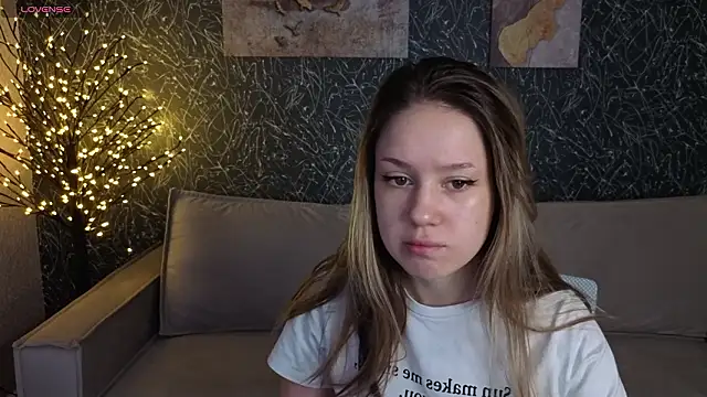 Snapshot of Mini_Allice chatting on February 2026 01:02:02 AM Mini Allice online show from February 2026 01:02:02 AM