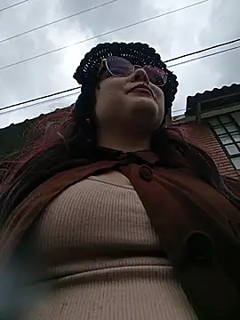 Yulska online show from April 2026 07:22:01 PM