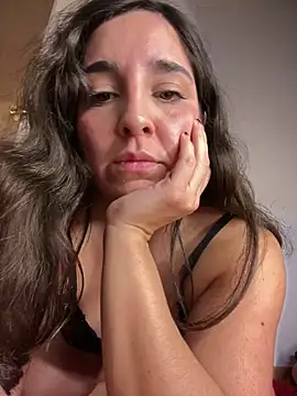 Snapshot of Latinaelisa chatting on June 2026 03:39:02 AM Latinaelisa online show from June 2026 03:39:02 AM
