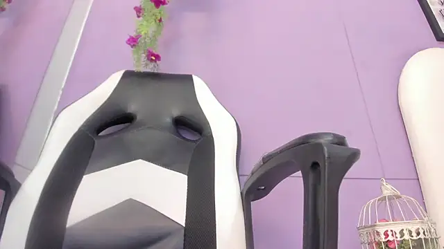 Snapshot of luna_bradley_ chatting on February 2026 12:24:02 PM luna bradley online show from February 2026 12:24:02 PM