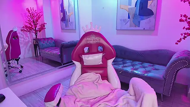 Chloe dolly online show from April 2026 06:10:01 PM