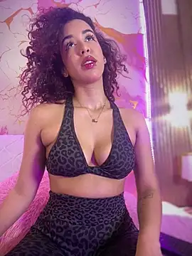 Woo isDaphne online show from March 2026 11:00:02 PM