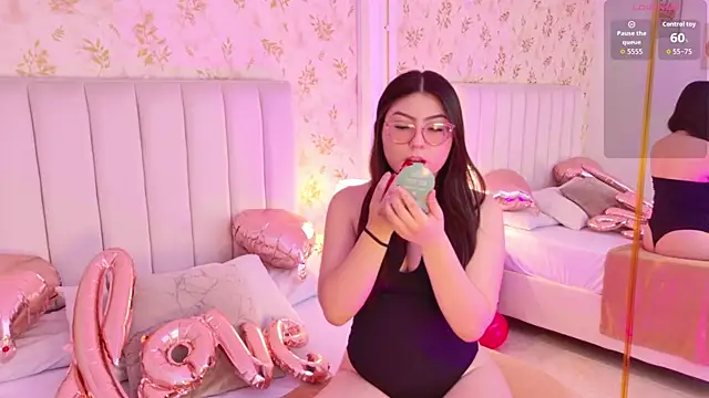 Mia Reize online show from February 2026 12:20:01 PM