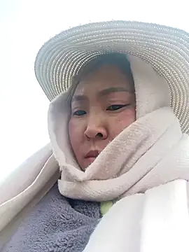 Yiyoongg online show from March 2026 02:16:01 AM