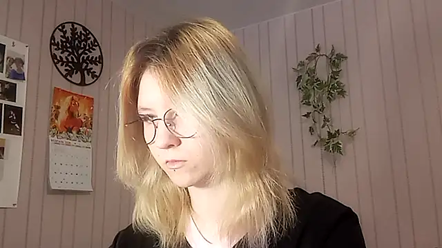 Snapshot of RunawayBr1de chatting on February 2026 02:13:01 PM RunawayBr1de online show from February 2026 02:13:01 PM