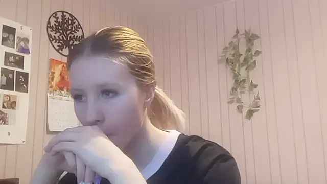 Snapshot of RunawayBr1de chatting on February 2026 02:37:01 PM RunawayBr1de online show from February 2026 02:37:01 PM