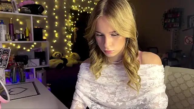 Snapshot of amily_sunray chatting on February 2026 01:30:02 PM amily sunray online show from February 2026 01:30:02 PM