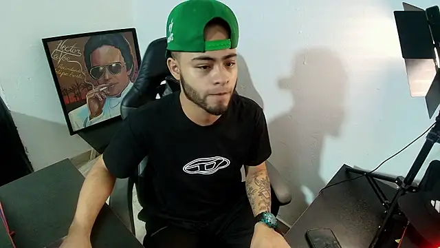 Snapshot of Xanderstone00 chatting on February 2026 09:44:02 PM Xanderstone00 online show from February 2026 09:44:02 PM