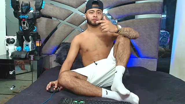 Xanderstone00 online show from June 2026 05:01:01 AM