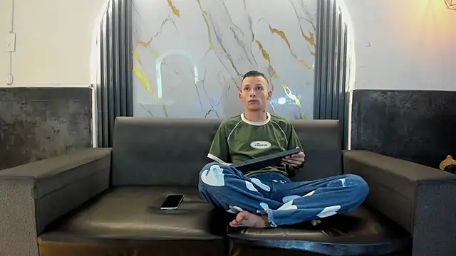 Isaak 26 online show from March 2026 05:27:02 PM