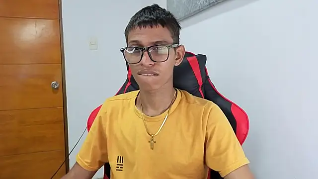 Snapshot of Niklausxxx chatting on February 2026 12:20:02 AM Niklausxxx online show from February 2026 12:20:02 AM