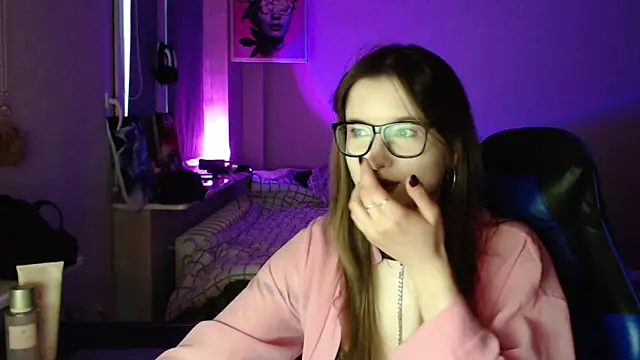 LunaXcherry online show from April 2026 05:39:01 PM