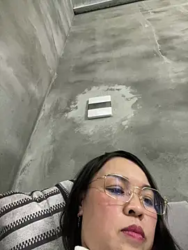 Snapshot of Strawberry-wet chatting on February 2026 04:25:01 PM Strawberry-wet online show from February 2026 04:25:01 PM