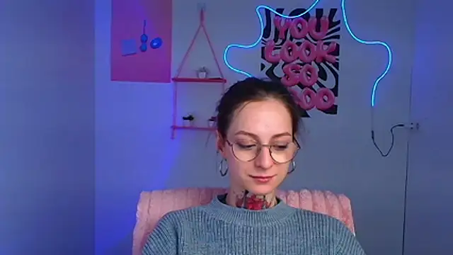 Snapshot of Esmi_Winter chatting on February 2026 06:10:01 AM Esmi Winter online show from February 2026 06:10:01 AM