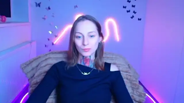 Esmi Winter online show from April 2026 01:52:02 PM