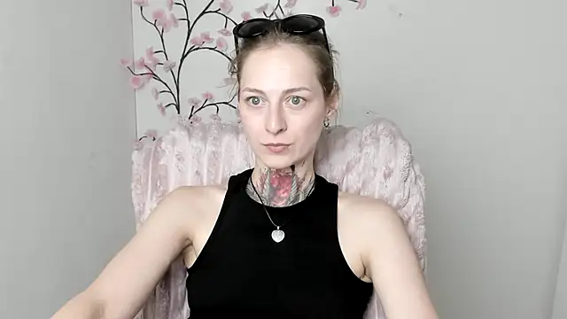 Esmi Winter online show from June 2026 11:04:01 AM