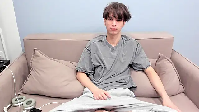 Snapshot of Ur_NextDoor_Boy chatting on February 2026 07:47:02 PM Ur NextDoor Boy online show from February 2026 07:47:02 PM