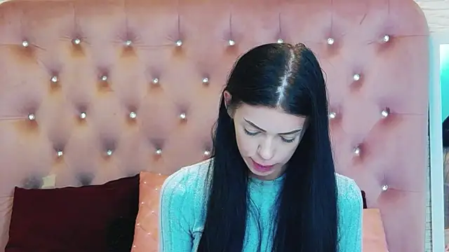 PeachyElla26 online show from February 2026 05:58:02 AM