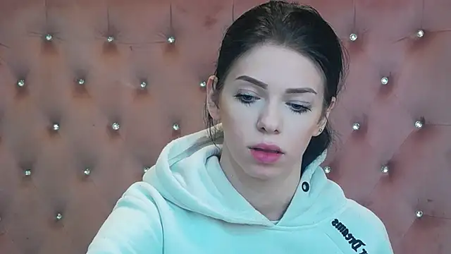 PeachyElla26 online show from February 2026 10:38:02 AM