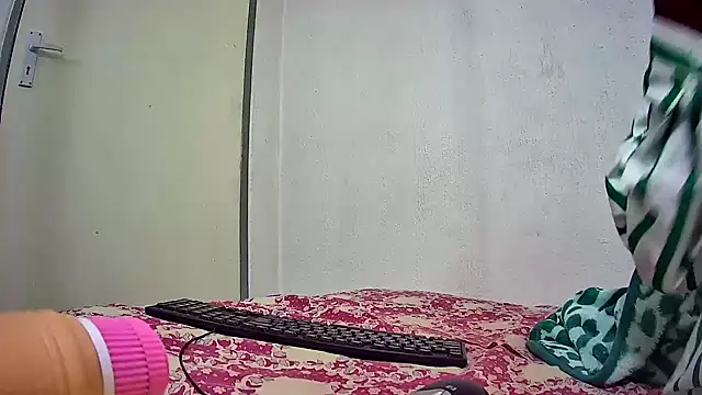 BlackBeauty2002 online show from April 2026 10:03:01 PM