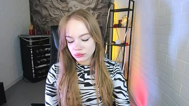 AmyNox online show from April 2026 07:45:01 AM