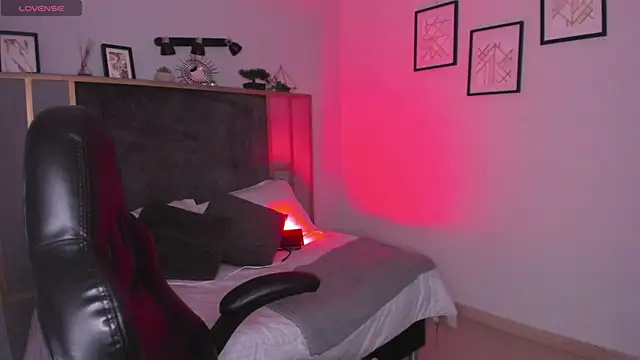 Lola 12  online show from April 2026 02:07:02 PM