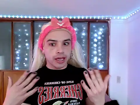 Snapshot of DanniHotBoy02 chatting on February 2026 12:38:01 PM DanniHotBoy02 online show from February 2026 12:38:01 PM