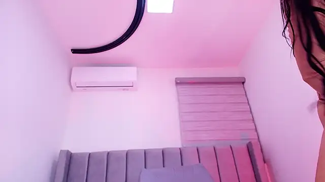 freyhasmith  online show from April 2026 03:00:02 AM