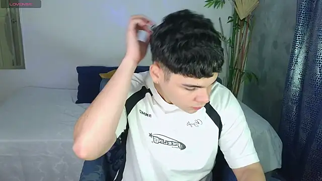 eithan jonnes online show from February 2026 10:28:02 PM