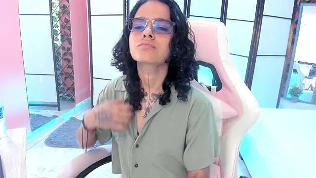 Snapshot of Julianne_7 chatting on February 2026 08:50:01 PM Julianne 7 online show from February 2026 08:50:01 PM