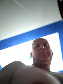 Snapshot of sk8brd_snwbrd_no_snitch chatting on February 2026 01:12:01 AM sk8brd snwbrd no snitch online show from February 2026 01:12:01 AM