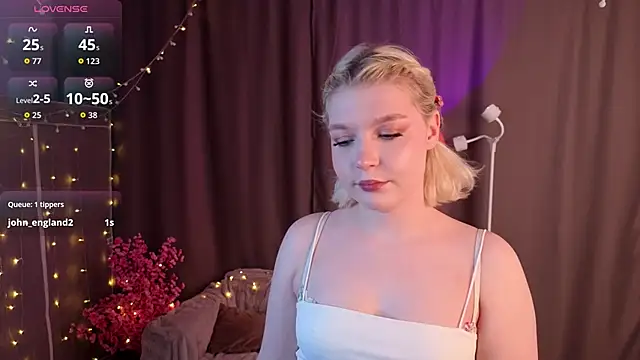 Snapshot of TobiteAnnie chatting on March 2026 03:47:01 PM TobiteAnnie online show from March 2026 03:47:01 PM