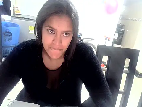 luna E online show from April 2026 12:19:02 PM