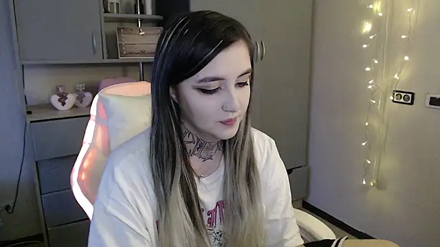 Rin Tozier online show from March 2026 02:04:02 AM