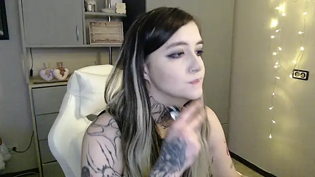 Rin Tozier online show from April 2026 01:06:02 AM