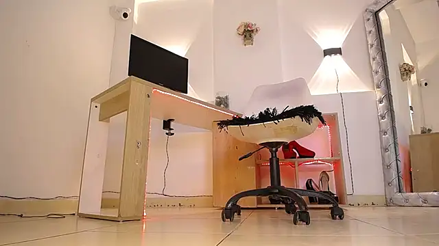 jullian ricci online show from April 2026 10:18:01 PM