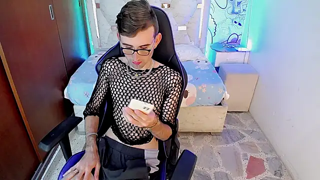 Top and bottom online show from March 2026 08:23:01 PM