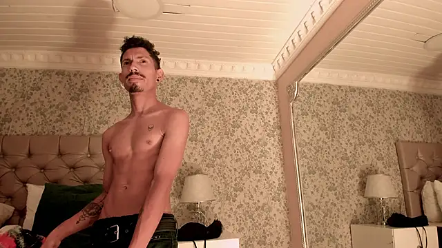 NoaahTylor online show from April 2026 04:05:02 AM