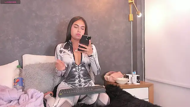 vaelina angels online show from April 2026 02:51:02 AM