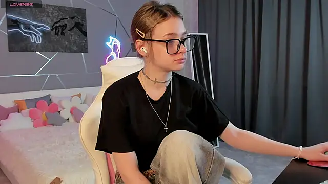 naomi reiss online show from July 2026 01:41:02 AM