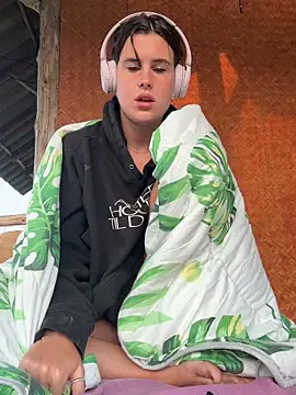 Snapshot of fairy_bell chatting on February 2026 01:01:02 AM fairy bell online show from February 2026 01:01:02 AM