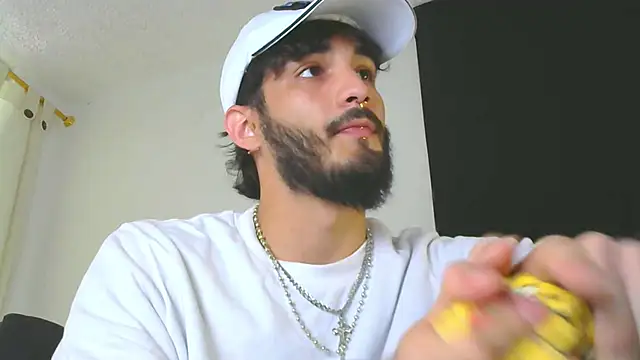 Snapshot of LovexJuxn8 chatting on February 2026 07:32:02 PM LovexJuxn8 online show from February 2026 07:32:02 PM