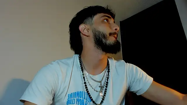 Snapshot of LovexJuxn8 chatting on February 2026 08:29:01 PM LovexJuxn8 online show from February 2026 08:29:01 PM