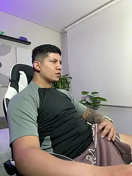 Snapshot of _robertobaggioo chatting on February 2026 12:34:01 PM robertobaggioo online show from February 2026 12:34:01 PM