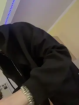 Snapshot of Milli-Kiss chatting on February 2026 02:02:01 PM Milli-Kiss online show from February 2026 02:02:01 PM