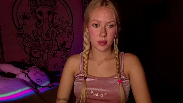 Snapshot of pureeangel chatting on February 2026 06:48:01 PM pureeangel online show from February 2026 06:48:01 PM