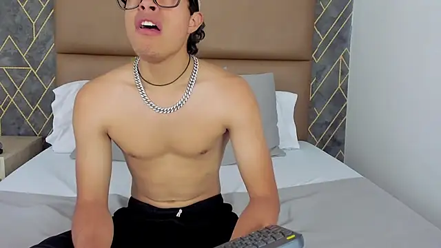 Snapshot of Escanor_Hot chatting on February 2026 07:32:02 PM Escanor Hot online show from February 2026 07:32:02 PM