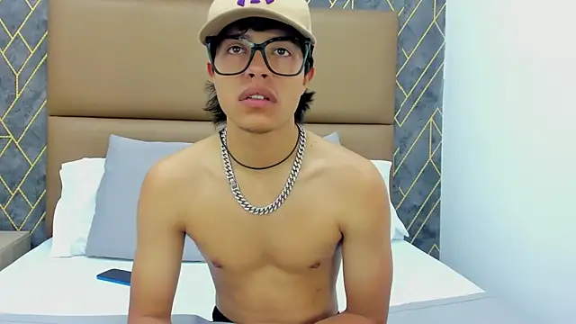 Snapshot of Escanor_Hot chatting on February 2026 08:42:02 PM Escanor Hot online show from February 2026 08:42:02 PM